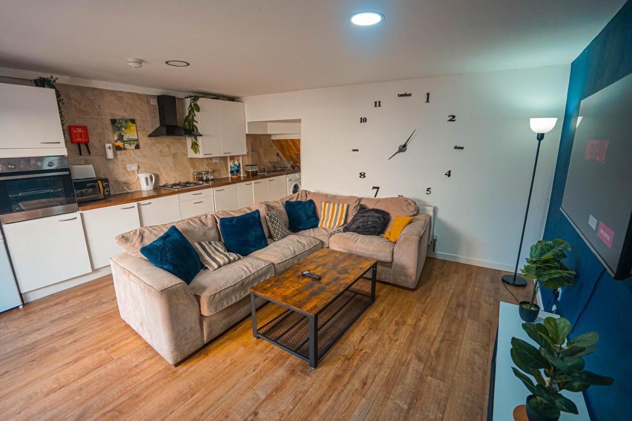 Private And Spacious 2 Bedroom House - Free Parking! Cardiff Eksteriør billede