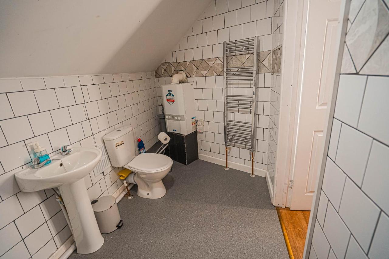 Private And Spacious 2 Bedroom House - Free Parking! Cardiff Eksteriør billede