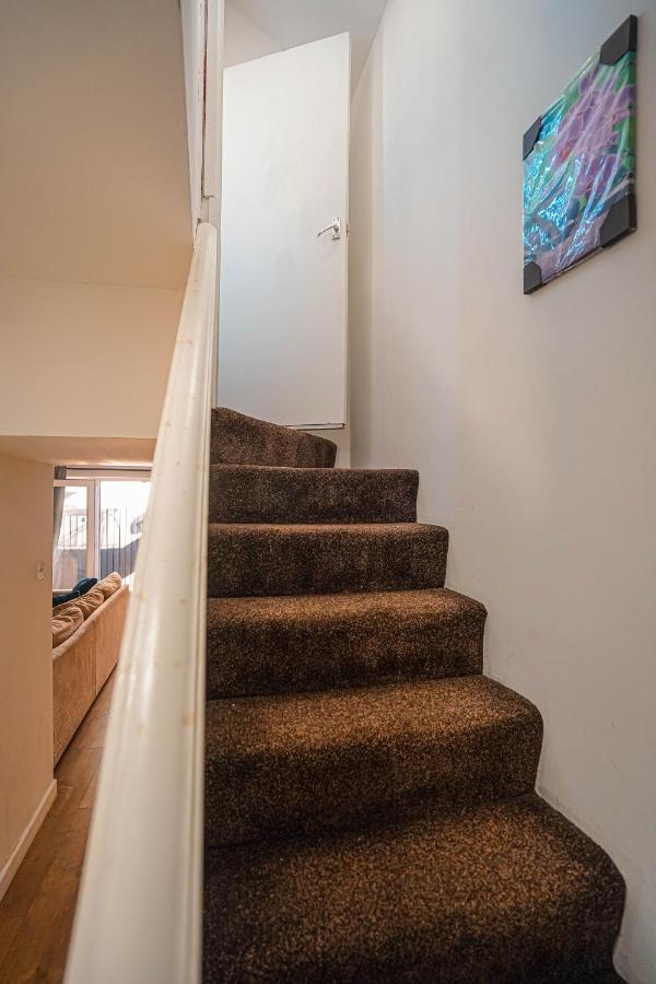 Private And Spacious 2 Bedroom House - Free Parking! Cardiff Eksteriør billede