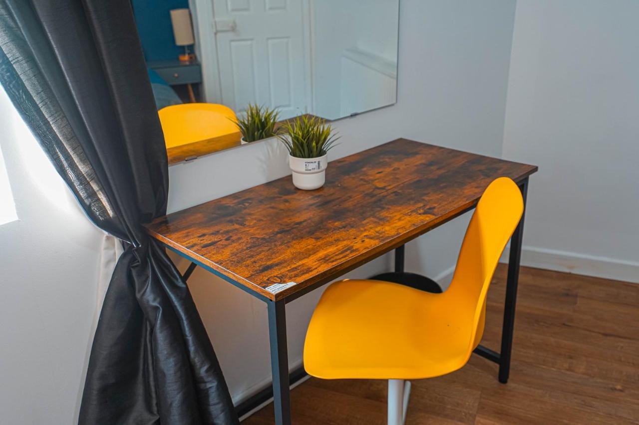 Private And Spacious 2 Bedroom House - Free Parking! Cardiff Eksteriør billede