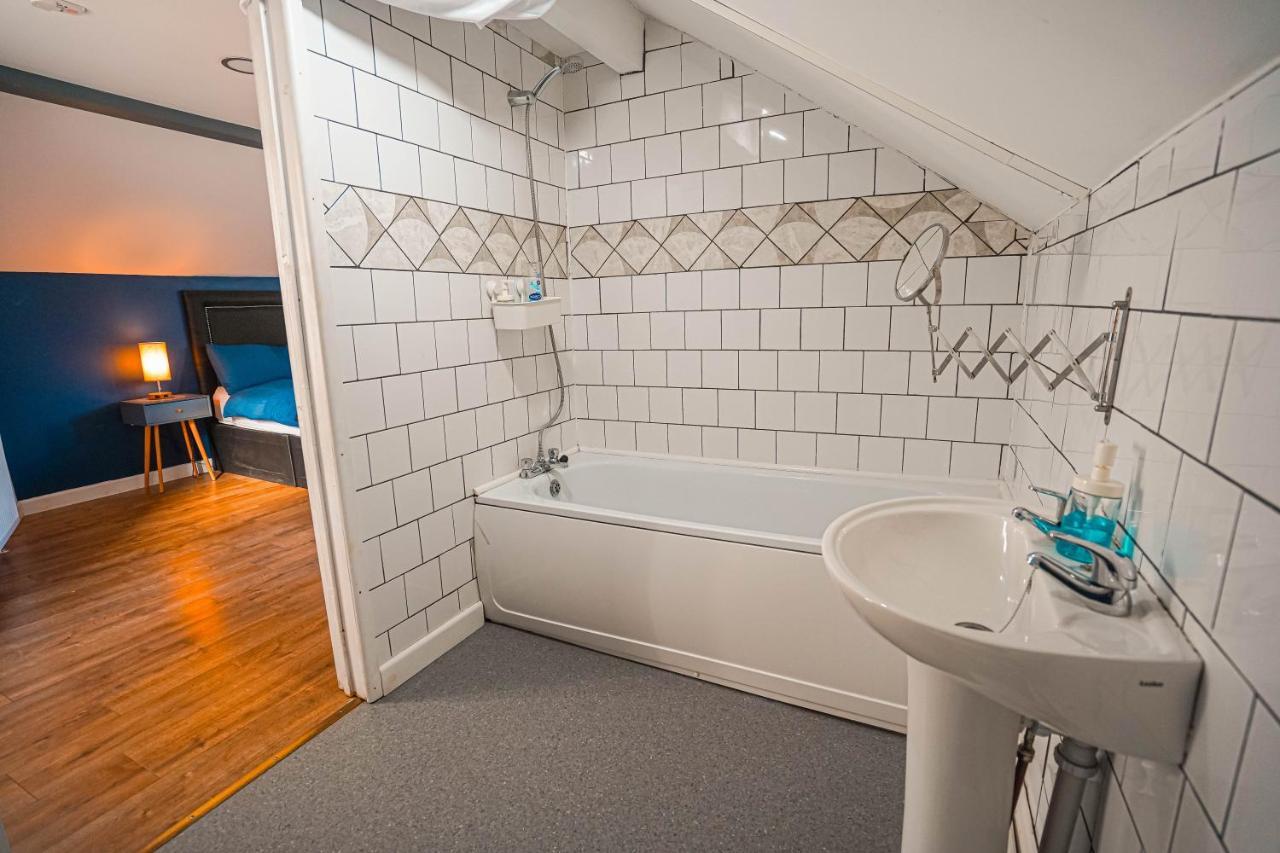 Private And Spacious 2 Bedroom House - Free Parking! Cardiff Eksteriør billede