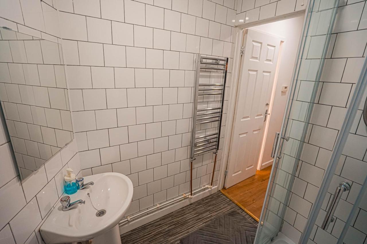 Private And Spacious 2 Bedroom House - Free Parking! Cardiff Eksteriør billede