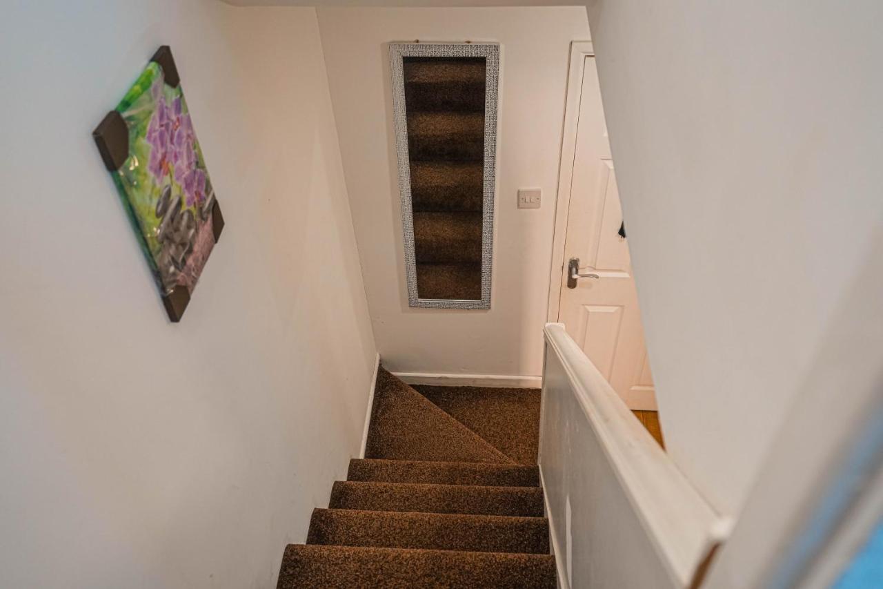 Private And Spacious 2 Bedroom House - Free Parking! Cardiff Eksteriør billede