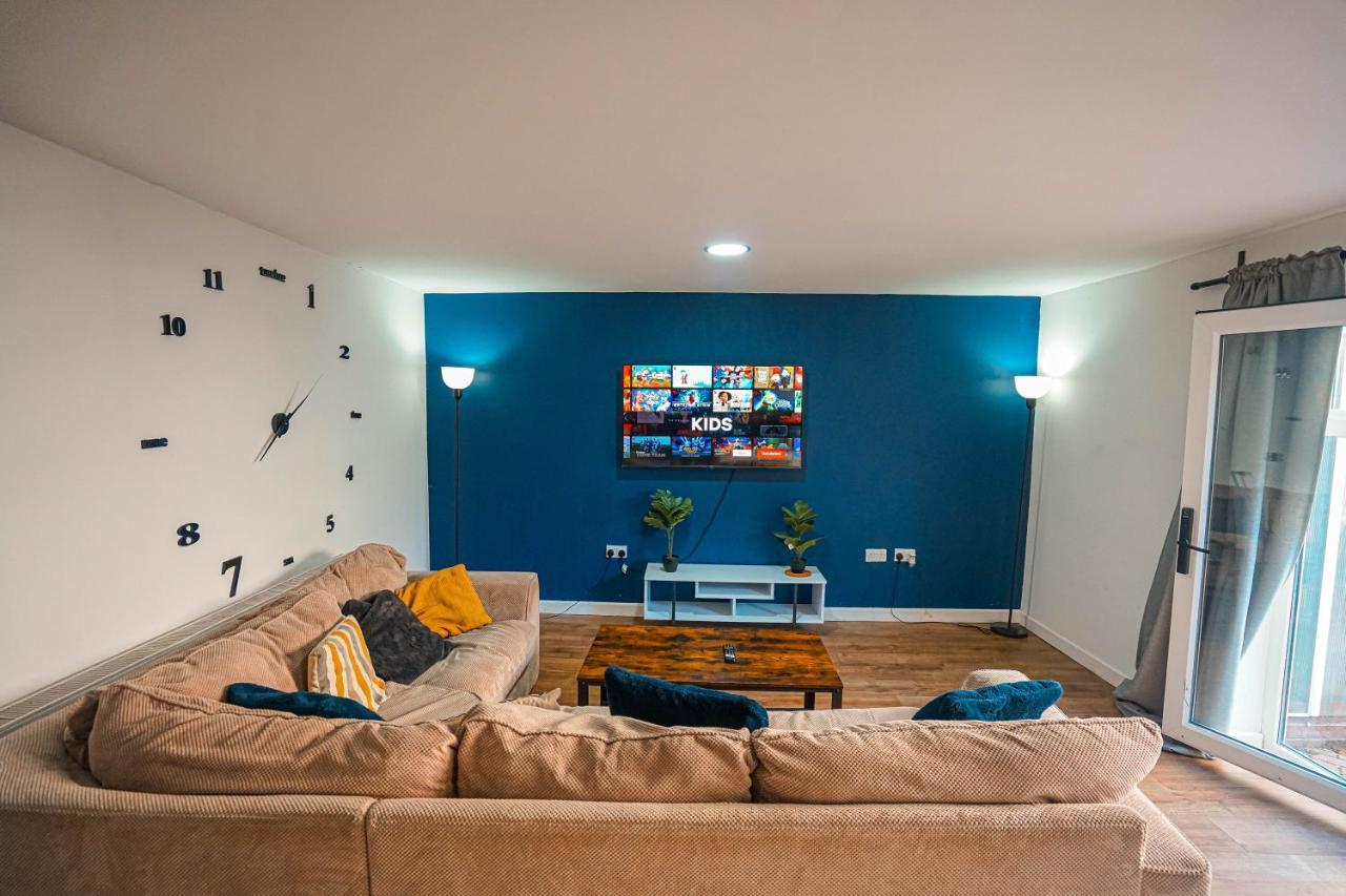 Private And Spacious 2 Bedroom House - Free Parking! Cardiff Eksteriør billede