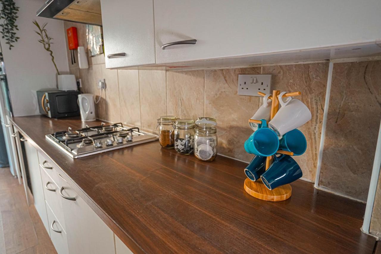 Private And Spacious 2 Bedroom House - Free Parking! Cardiff Eksteriør billede