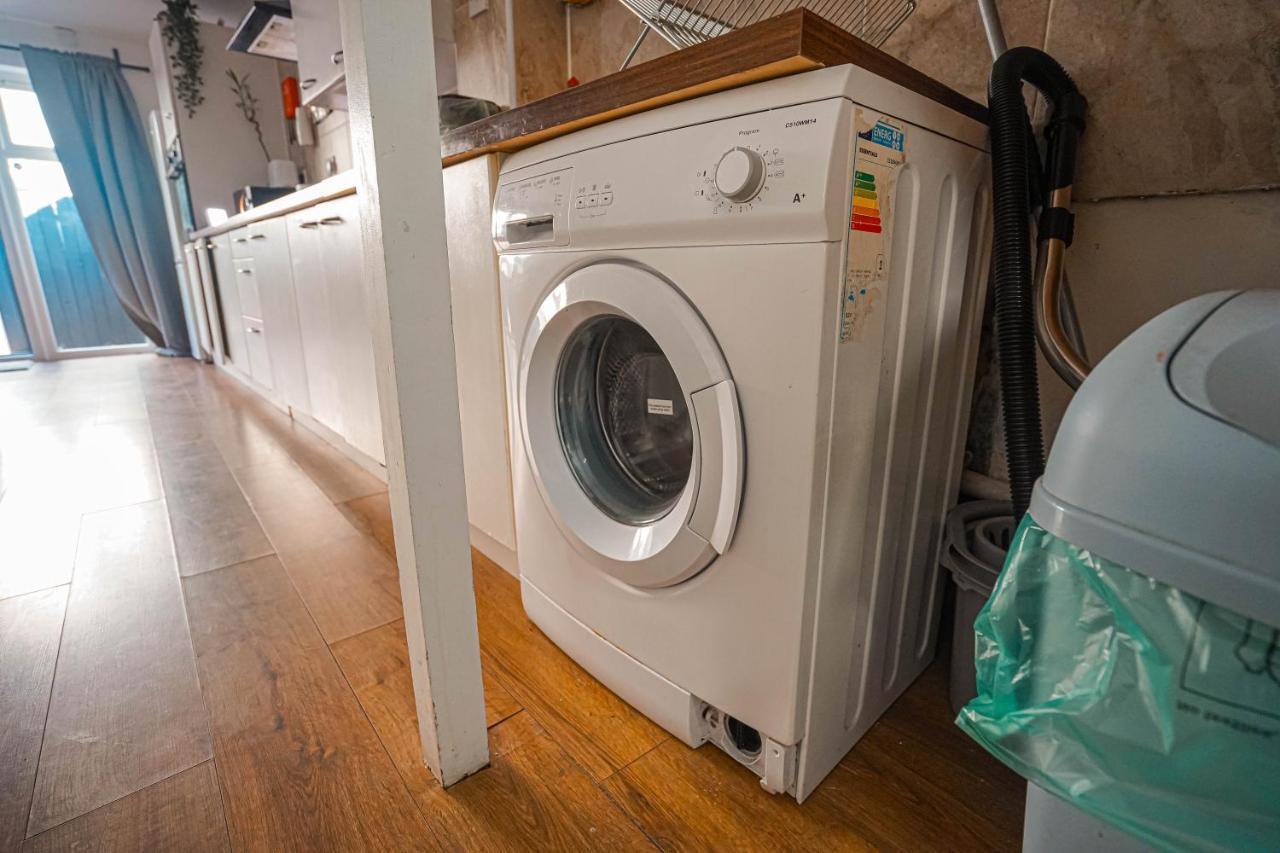 Private And Spacious 2 Bedroom House - Free Parking! Cardiff Eksteriør billede